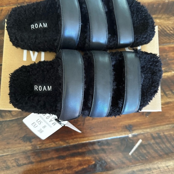 ROAM Black 3 Strap Faux Leather Fuzzy Slide Sandals Size 8 NWT - Picture 4 of 7